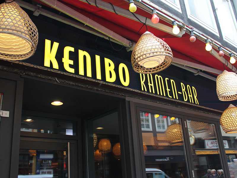 Yellow LED letters - Gelbe LED Leuchtbuchstaben kenibo_aussen.jpg
