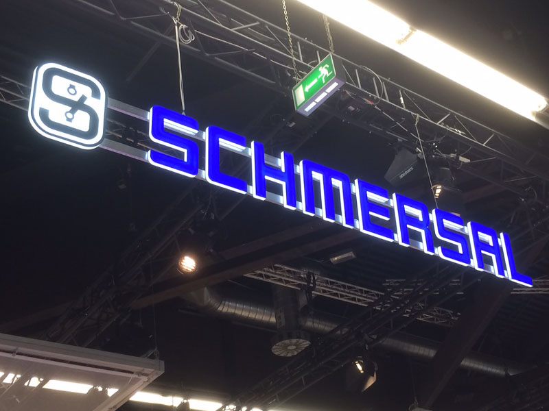 LED reclame letters voor op beurzen schmersal_01.jpg